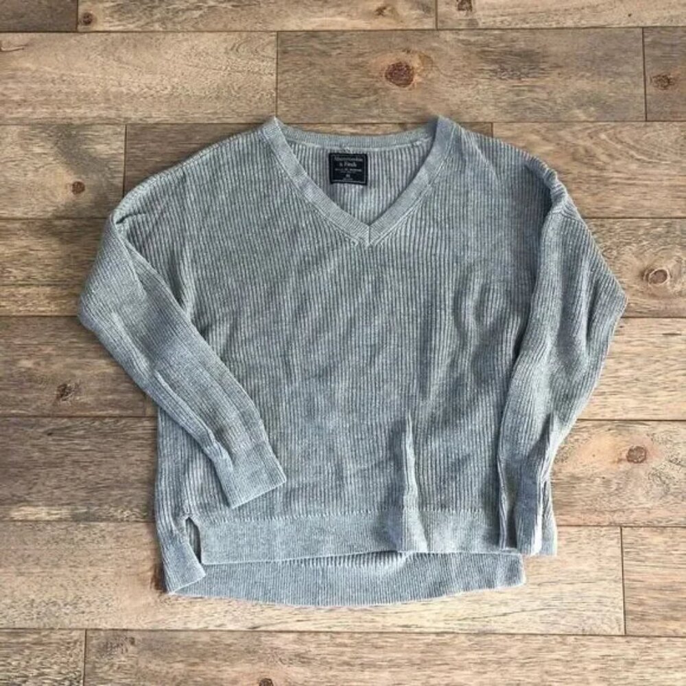 Abercrombie Classic Gray V-Neck Women's Sweater XS